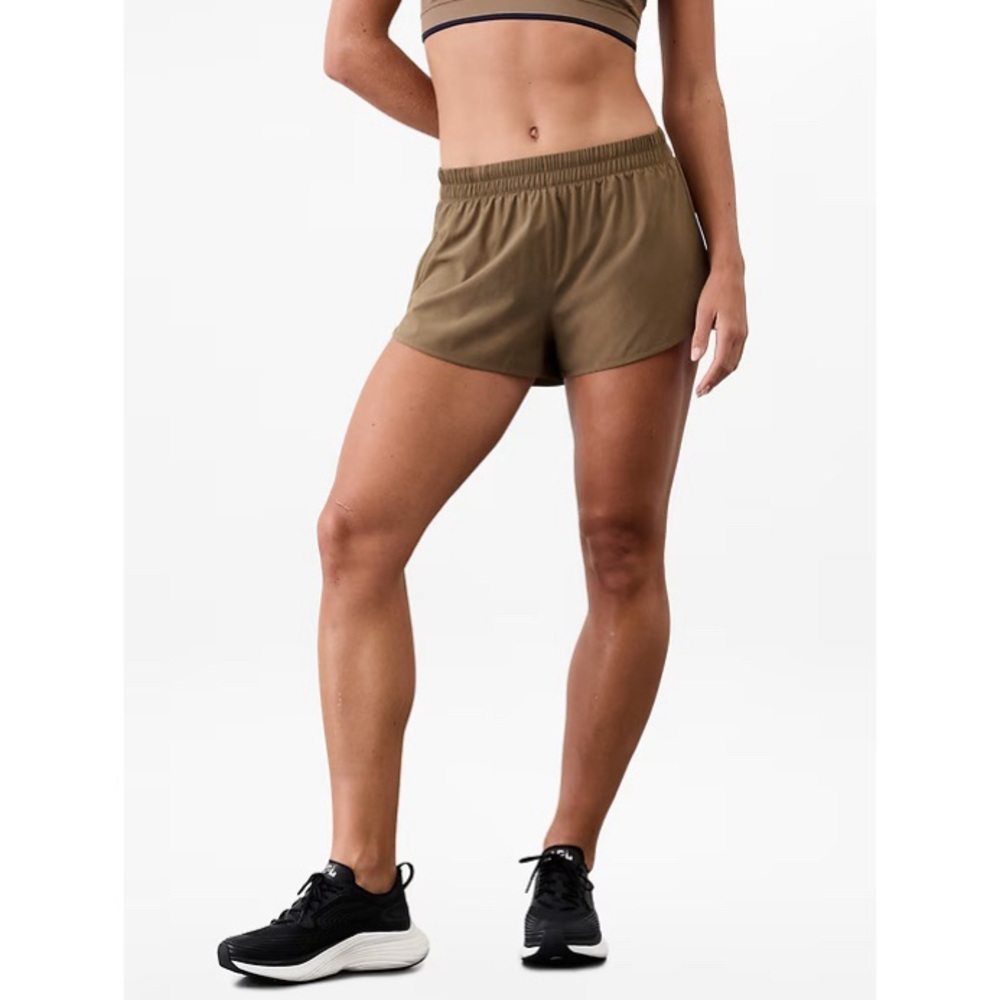 NWT! Athleta - Speedwork Mid Rise 2 1/2" Run Short - Clay - Size Large